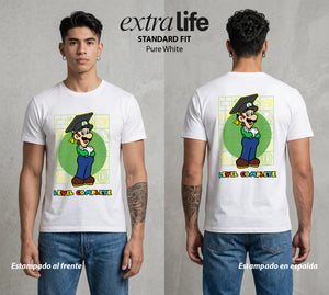 El Reino del Fontanero | El Fontanero Estelar en su Graduacion #02308 - Playera Standard Fit | Pure White - Foto en modelo