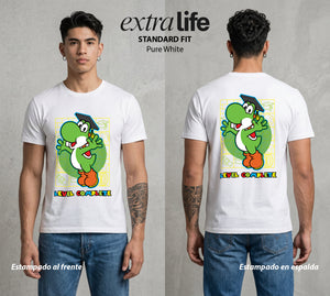 El Reino del Fontanero | El Fontanero Estelar en su Graduacion #02334 - Playera Standard Fit | Pure White - Foto en modelo