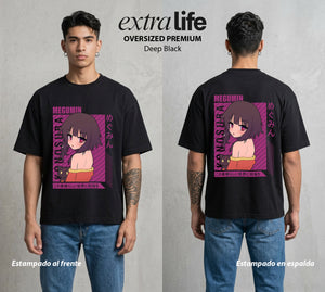 La Otra Vida del Heroe | La Explosion del Bien #02427 - Playera Oversized Premium | Deep Black - Foto en modelo