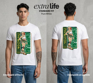 El Soldado del Desierto | La Soldada del Desierto #02444 - Playera Standard Fit | Pure White - Foto en modelo