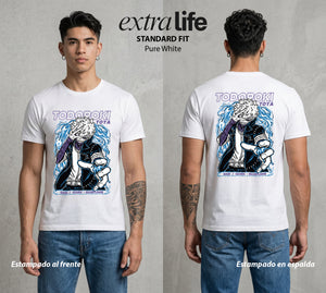 La Academia de Heroes | Las Llamas Azules #02489 - Playera Standard Fit | Pure White - Foto en modelo