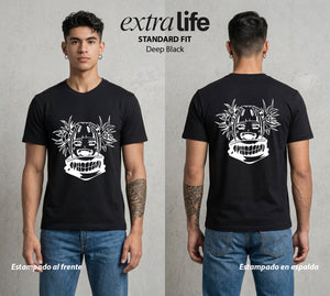 La Academia de Heroes | Amor y Sangre #02509 - Playera Standard Fit | Deep Black - Foto en modelo