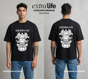 El Estudio del Viento | El Espiritu Amistoso #02596 - Playera Oversized Premium | Deep Black - Foto en modelo
