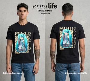 La Voz Vocaloid | El Vocaloid del Bien #02603 - Playera Standard Fit | Deep Black - Foto en modelo