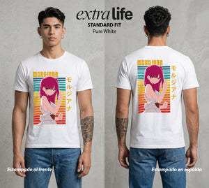 Las Mil y Una Batallas | La Bailarina del Bien #02625 - Playera Standard Fit | Pure White - Foto en modelo