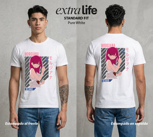 Las Mil y Una Batallas | Las Cadenas Rotas #02626 - Playera Standard Fit | Pure White - Foto en modelo
