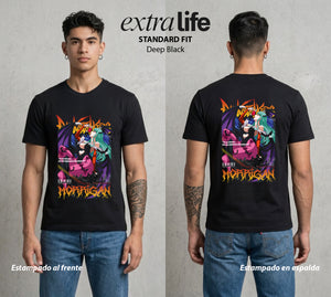La Noche de los Acechadores | Las Alas del Abismo #02630 - Playera Standard Fit | Deep Black - Foto en modelo