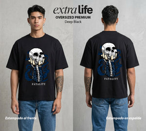 El Torneo Mortal | El Golpe Final #02632 - Playera Oversized Premium | Deep Black - Foto en modelo