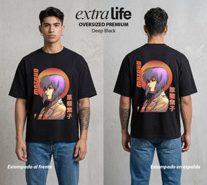 La Conciencia Digital | El Cerebro del Cyborg #02643 - Playera Oversized Premium | Deep Black - Foto en modelo