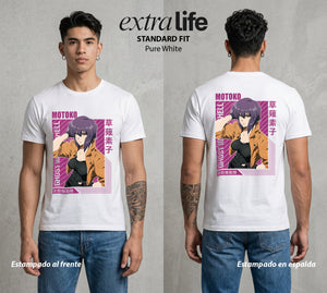La Conciencia Digital | La Comandante del Futuro #02646 - Playera Standard Fit | Pure White - Foto en modelo