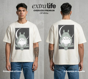 El Estudio del Viento | El Vecino del Bosque #02684 - Playera Oversized Premium | Off White - Foto en modelo