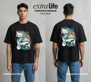 El Estudio del Viento | El Vecino del Bosque #02686 - Playera Oversized Premium | Deep Black - Foto en modelo