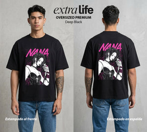 Dos Destinos Un Nombre | La Punk del Destino #02699 - Playera Oversized Premium | Deep Black - Foto en modelo