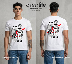 La Aldea Oculta | Spiritu del Zorro #02717 - Playera Standard Fit | Pure White - Foto en modelo