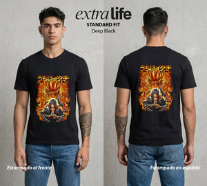 La Aldea Oculta | Spiritu del Zorro #02725 - Playera Standard Fit | Deep Black - Foto en modelo