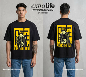 La Aldea Oculta | Zorro de Nueve Colas #02747 - Playera Oversized Premium | Deep Black - Foto en modelo