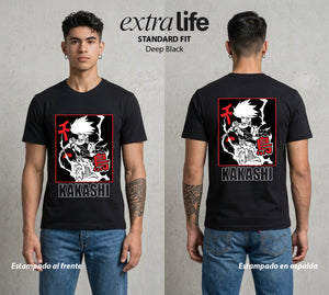 La Aldea Oculta | El Niño del Amor #02815 - Playera Standard Fit | Deep Black - Foto en modelo