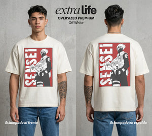La Aldea Oculta | Zorro de Nueve Colas #02822 - Playera Oversized Premium | Off White - Foto en modelo