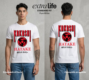 La Aldea Oculta | Zorro de Nueve Colas #02824 - Playera Standard Fit | Pure White - Foto en modelo