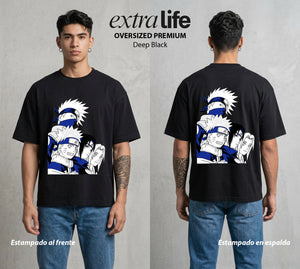La Aldea Oculta | Zorro de Nueve Colas #02825 - Playera Oversized Premium | Deep Black - Foto en modelo
