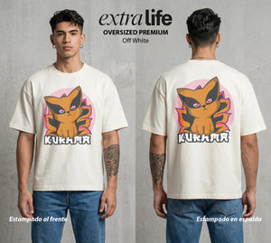 La Aldea Oculta | Zorro de Nueve Colas #02836 - Playera Oversized Premium | Off White - Foto en modelo