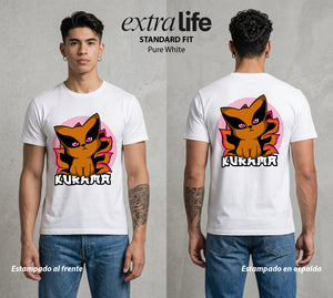 La Aldea Oculta | Zorro de Nueve Colas #02836 - Playera Standard Fit | Pure White - Foto en modelo