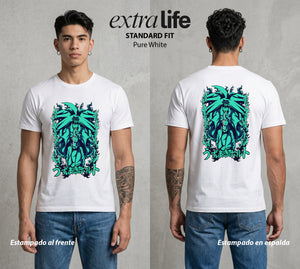 La Aldea Oculta | Zorro de Nueve Colas #02858 - Playera Standard Fit | Pure White - Foto en modelo