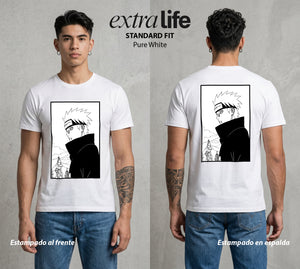 La Aldea Oculta | Spiritu del Zorro #02881 - Playera Standard Fit | Pure White - Foto en modelo