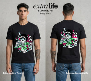 La Aldea Oculta | El Niño del Amor #02894 - Playera Standard Fit | Deep Black - Foto en modelo