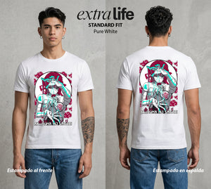 La Aldea Oculta | Zorro de Nueve Colas #02905 - Playera Standard Fit | Pure White - Foto en modelo