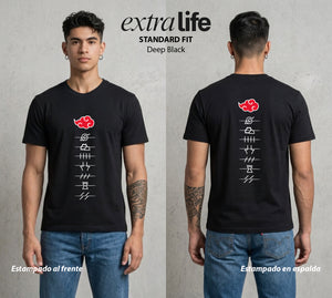 La Aldea Oculta | Zorro de Nueve Colas #02924 - Playera Standard Fit | Deep Black - Foto en modelo
