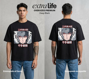 La Aldea Oculta | Zorro de Nueve Colas #02929 - Playera Oversized Premium | Deep Black - Foto en modelo
