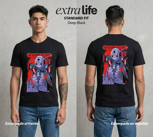 La Aldea Oculta | Zorro de Nueve Colas #02932 - Playera Standard Fit | Deep Black - Foto en modelo