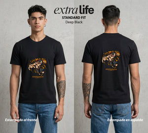 Mar de los Piratas | Fuerza del Fuego #03022 - Playera Standard Fit | Deep Black - Foto en modelo