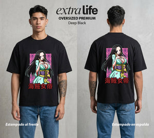 Mar de los Piratas | La Emperatriz del Mar #03038 - Playera Oversized Premium | Deep Black - Foto en modelo