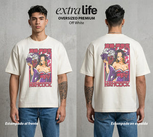 Mar de los Piratas | Amor Petrificado #03040 - Playera Oversized Premium | Off White - Foto en modelo