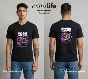 Mar de los Piratas | La Emperatriz del Mar #03043 - Playera Standard Fit | Deep Black - Foto en modelo