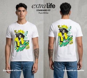 Mar de los Piratas | El Violinista Esqueleto #03052 - Playera Standard Fit | Pure White - Foto en modelo