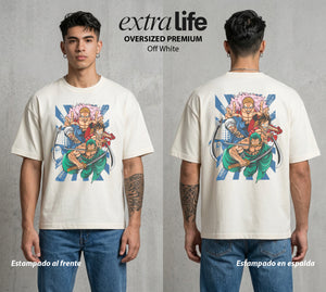 Mar de los Piratas | La Tripulacion del Sombrero #03060 - Playera Oversized Premium | Off White - Foto en modelo