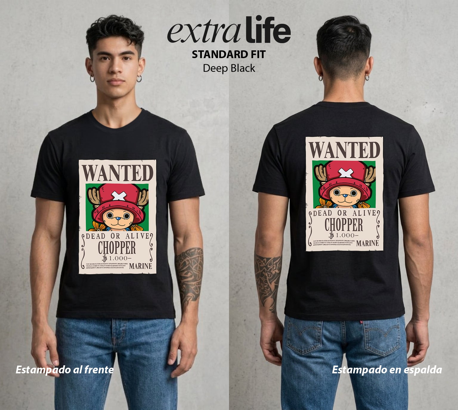 Mar de los Piratas | El Medico Reno Se Busca #03076 - Playera Standard Fit | Deep Black - Foto en modelo