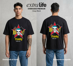 Mar de los Piratas | El Super Cyborg con Bandera #03106 - Playera Oversized Premium | Deep Black - Foto en modelo