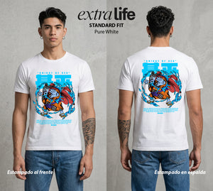 Mar de los Piratas | El Caballero del Mar #03122 - Playera Standard Fit | Pure White - Foto en modelo