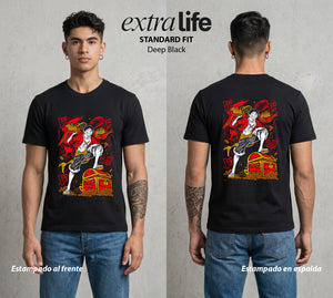 Mar de los Piratas | Capitan de Goma #03153 - Playera Standard Fit | Deep Black - Foto en modelo