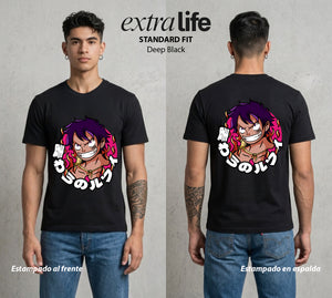 Mar de los Piratas | Capitan de Goma #03206 - Playera Standard Fit | Deep Black - Foto en modelo