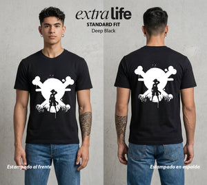 Mar de los Piratas | El del Sombrero de Paja Calavera #03210 - Playera Standard Fit | Deep Black - Foto en modelo