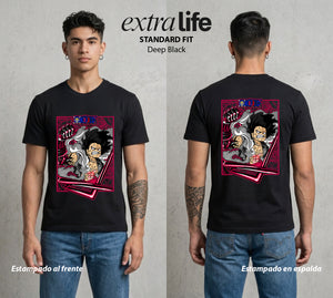 Mar de los Piratas | Capitan de Goma #03211 - Playera Standard Fit | Deep Black - Foto en modelo