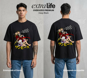 Mar de los Piratas | El Mas Fuerte del Mundo #03220 - Playera Oversized Premium | Deep Black - Foto en modelo