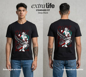 Mar de los Piratas | La Hija Libertaria #03248 - Playera Standard Fit | Deep Black - Foto en modelo