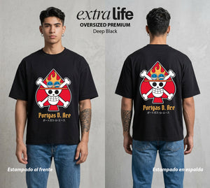 Mar de los Piratas | Puño de Fuego con Bandera #03291 - Playera Oversized Premium | Deep Black - Foto en modelo
