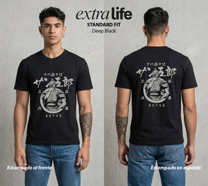 Mar de los Piratas | El Cocinero Letal #03306 - Playera Standard Fit | Deep Black - Foto en modelo